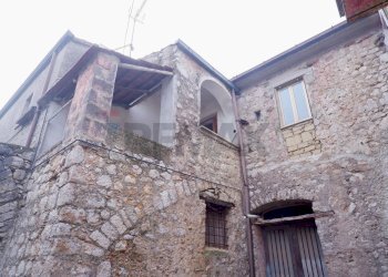 Edificio all\'aperto - Casa indipendente Via Europa
 
36, Baia e Latina - foto 5