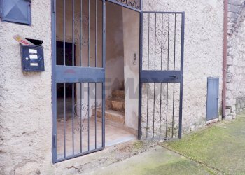 Edificio all\'aperto - Casa indipendente Via Europa
 
36, Baia e Latina - foto 6