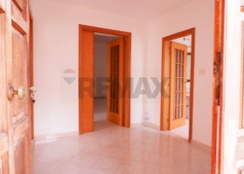 Stanza vuota - Casa indipendente Via Europa
 
36, Baia e Latina - foto 8