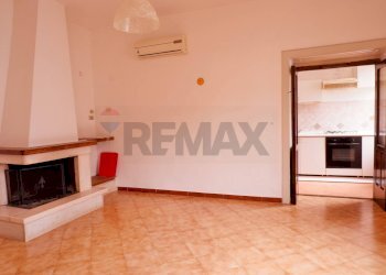 Soggiorno - Casa indipendente Via Europa
 
36, Baia e Latina - foto 11