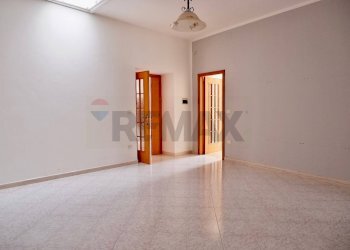 Stanza vuota - Casa indipendente Via Europa
 
36, Baia e Latina - foto 15