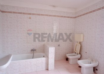 Bagno - Casa indipendente Via Europa
 
36, Baia e Latina - foto 16