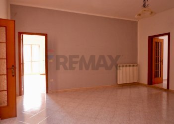 Stanza vuota - Casa indipendente Via Europa
 
36, Baia e Latina - foto 17