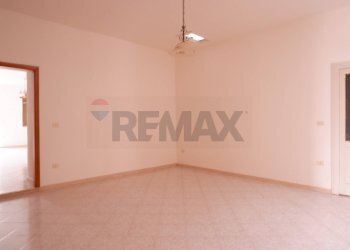 Stanza vuota - Casa indipendente Via Europa
 
36, Baia e Latina - foto 18