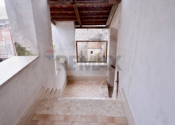 Scale - Casa indipendente Via Europa
 
36, Baia e Latina - foto 29