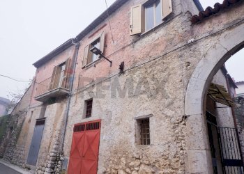 Edificio all\'aperto - Casa indipendente Via Europa
 
36, Baia e Latina - foto 35