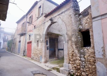 Edificio all\'aperto - Casa indipendente Via Europa
 
36, Baia e Latina - foto 36