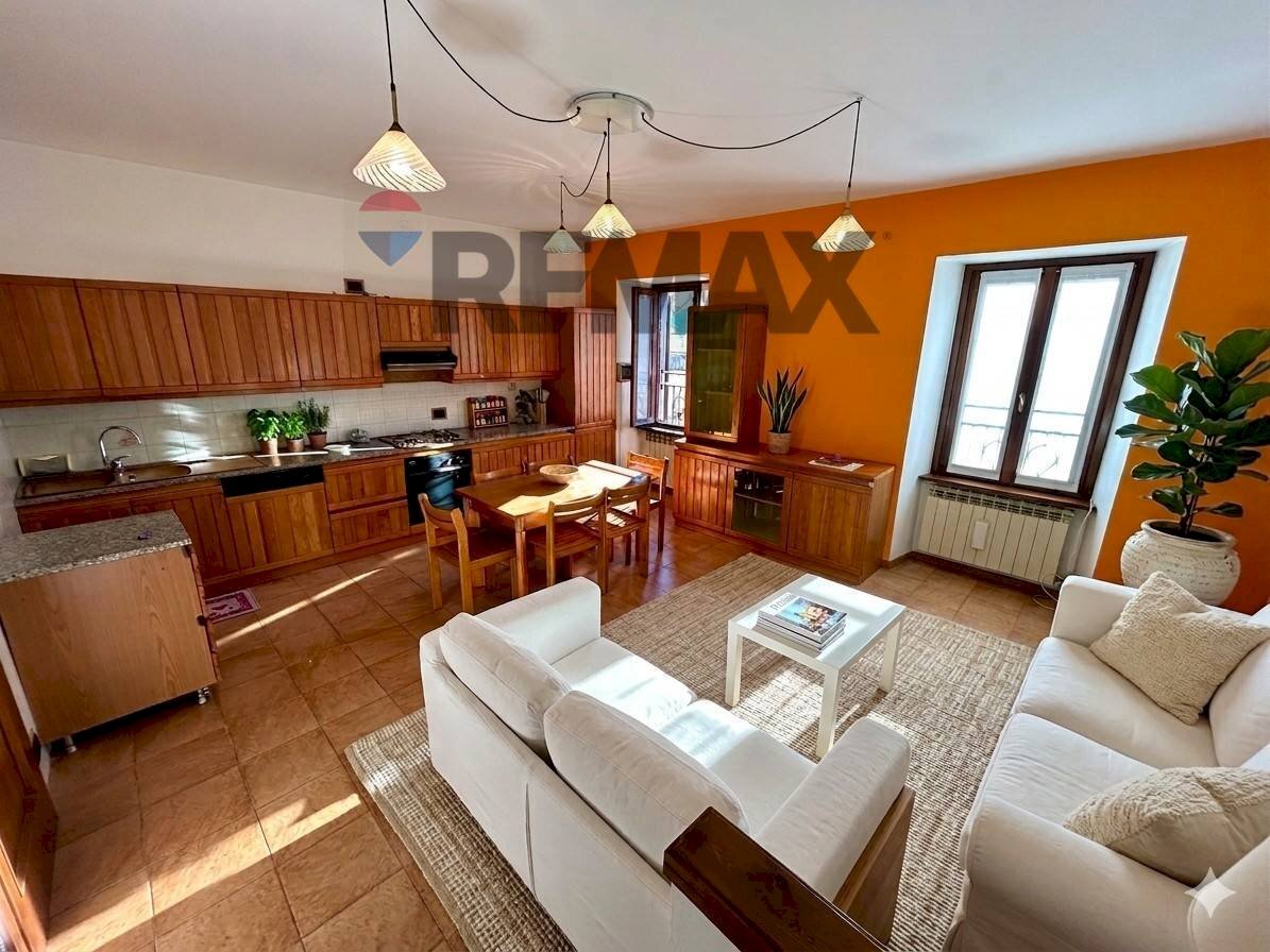 Sala da pranzo - Casa indipendente Endine Gaiano - foto 1