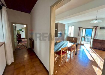 Hall / corridoio - Casa indipendente Endine Gaiano - foto 18