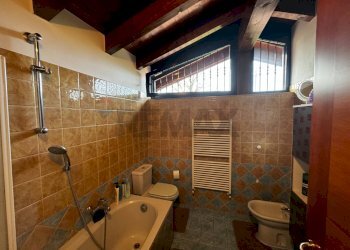 Bagno - Trilocale VIA VITTORIO VENETO
 
64, Oleggio Castello - foto 4