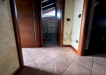 Hall / corridoio - Trilocale VIA VITTORIO VENETO
 
64, Oleggio Castello - foto 6