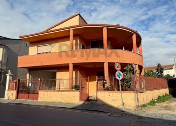 Edificio all\'aperto - Villa Croce
 
20, Francolise - foto 1