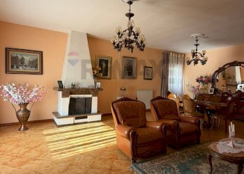 Soggiorno - Villa Croce
 
20, Francolise - foto 7