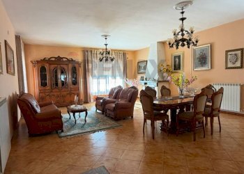 Sala da pranzo - Villa Croce
 
20, Francolise - foto 8