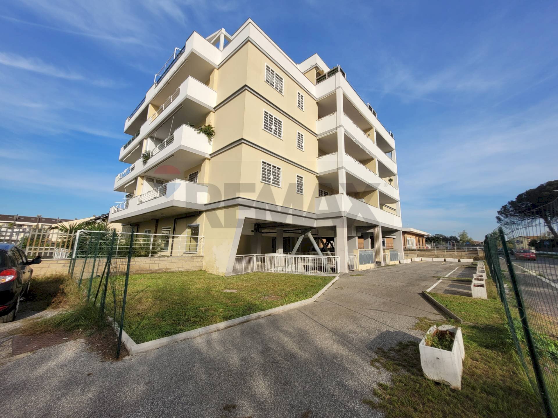 Edificio all\'aperto - Locale Commerciale Via Bedollo, Roma - foto 3