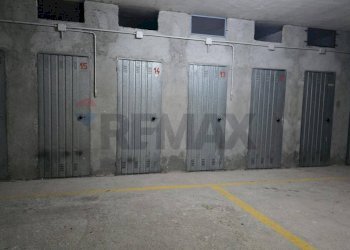 Parcheggio interno e cantinola - Attico Via della Pineta
 
1, Alfedena - foto 17