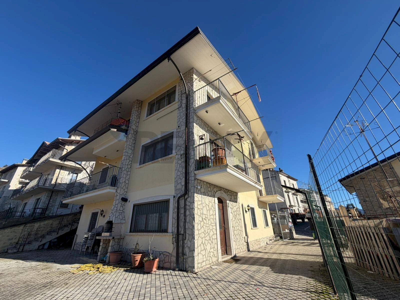 Edificio all\'aperto - Quadrilocale Via Sopra la fontana
 
snc, Castel di Sangro - foto 2