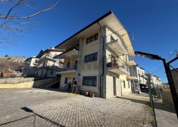 Edificio all\'aperto - Quadrilocale Via Sopra la fontana
 
snc, Castel di Sangro - foto 3