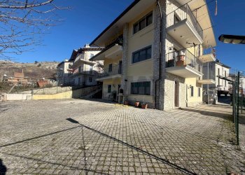 Edificio all\'aperto - Quadrilocale Via Sopra la fontana
 
snc, Castel di Sangro - foto 4