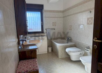 Bagno - Quadrilocale Via Sopra la fontana
 
snc, Castel di Sangro - foto 26