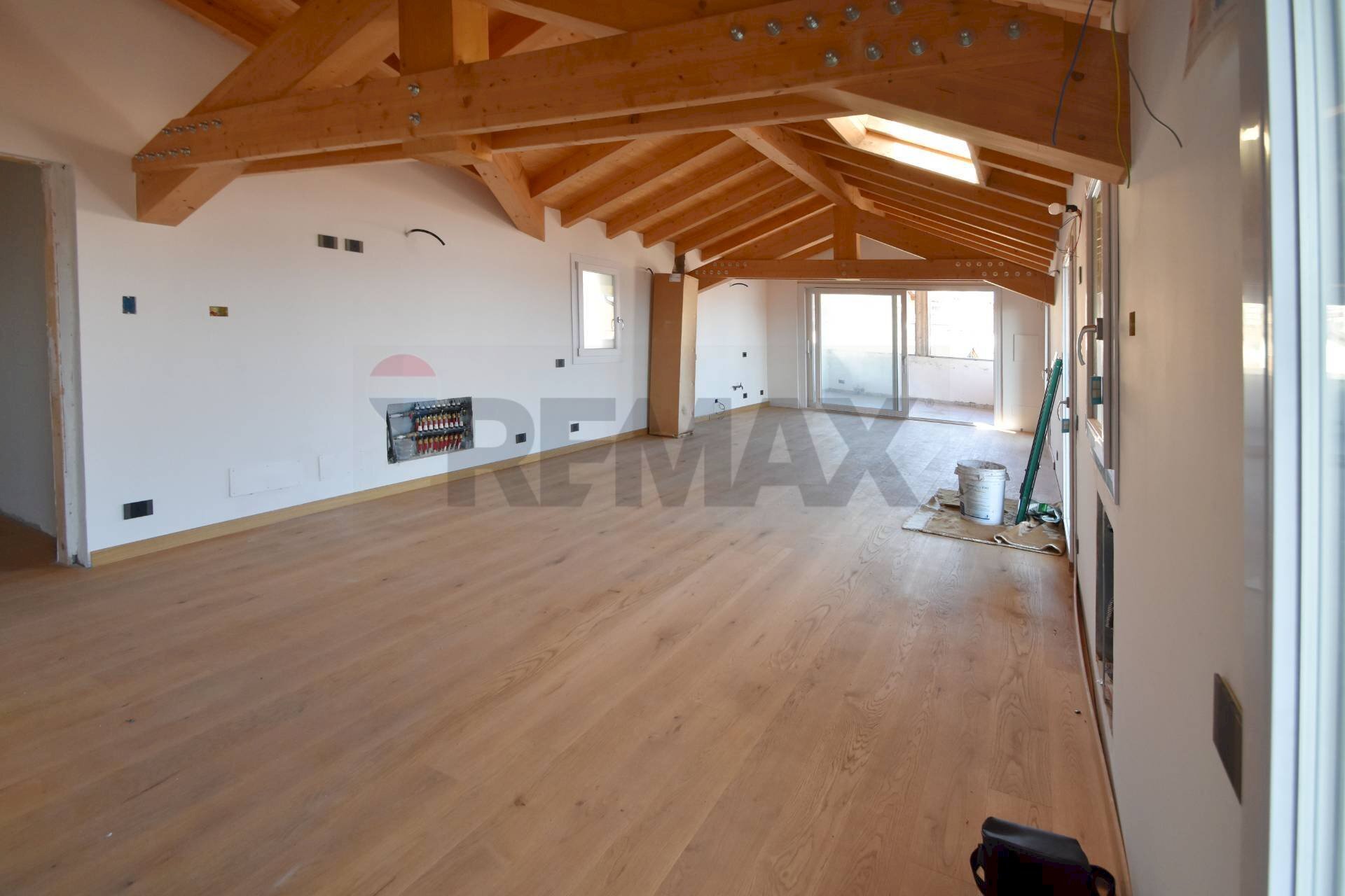 Stanza vuota - Attico Via IV Novembre
 
10, Belgirate - foto 1