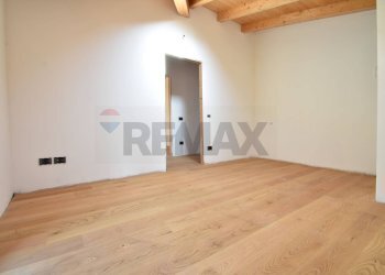 Stanza vuota - Attico Via IV Novembre
 
10, Belgirate - foto 10