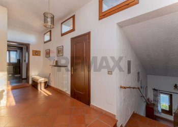 Hall / corridoio - Villa strada dorsale di poggio radioso
 
8, Nebbiuno - foto 26