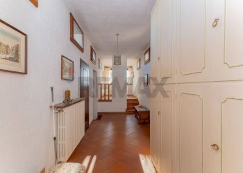 Hall / corridoio - Villa strada dorsale di poggio radioso
 
8, Nebbiuno - foto 27