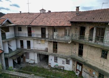 Edificio all\'aperto - Rustico via Angelo Sappa Marietti
 
6, Miasino - foto 1