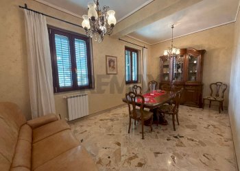 Sala da pranzo - Appartamento via giorgio kastriota
 
161, Piana degli Albanesi - foto 5
