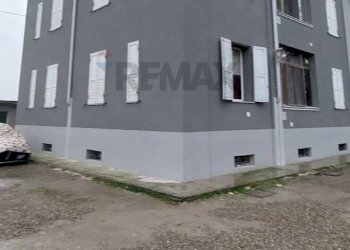 Edificio all\'aperto - Bilocale Giuliano Marconi
 
59, Cadelbosco di Sopra - foto 1