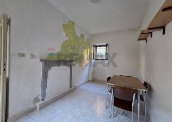 Sala da pranzo - Bilocale Vicolo degli Orti
 
7, Varallo Pombia - foto 3