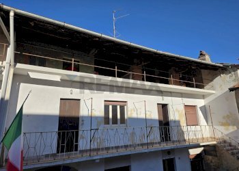 Edificio all\'aperto - Trilocale Vicolo degli Orti
 
7, Varallo Pombia - foto 1