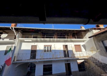 Edificio all\'aperto - Trilocale Vicolo degli Orti
 
7, Varallo Pombia - foto 3