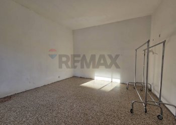 Stanza vuota - Trilocale Vicolo degli Orti
 
7, Varallo Pombia - foto 13