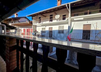 Balcone - Casa semi indipendente Vicolo degli Orti
 
7, Varallo Pombia - foto 11