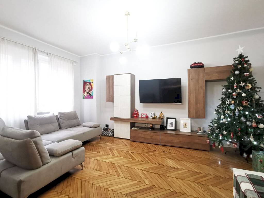 Salone - Three-room apartment via Filadelfia, 57, Torino (neighborhood Lingotto) - photo 2