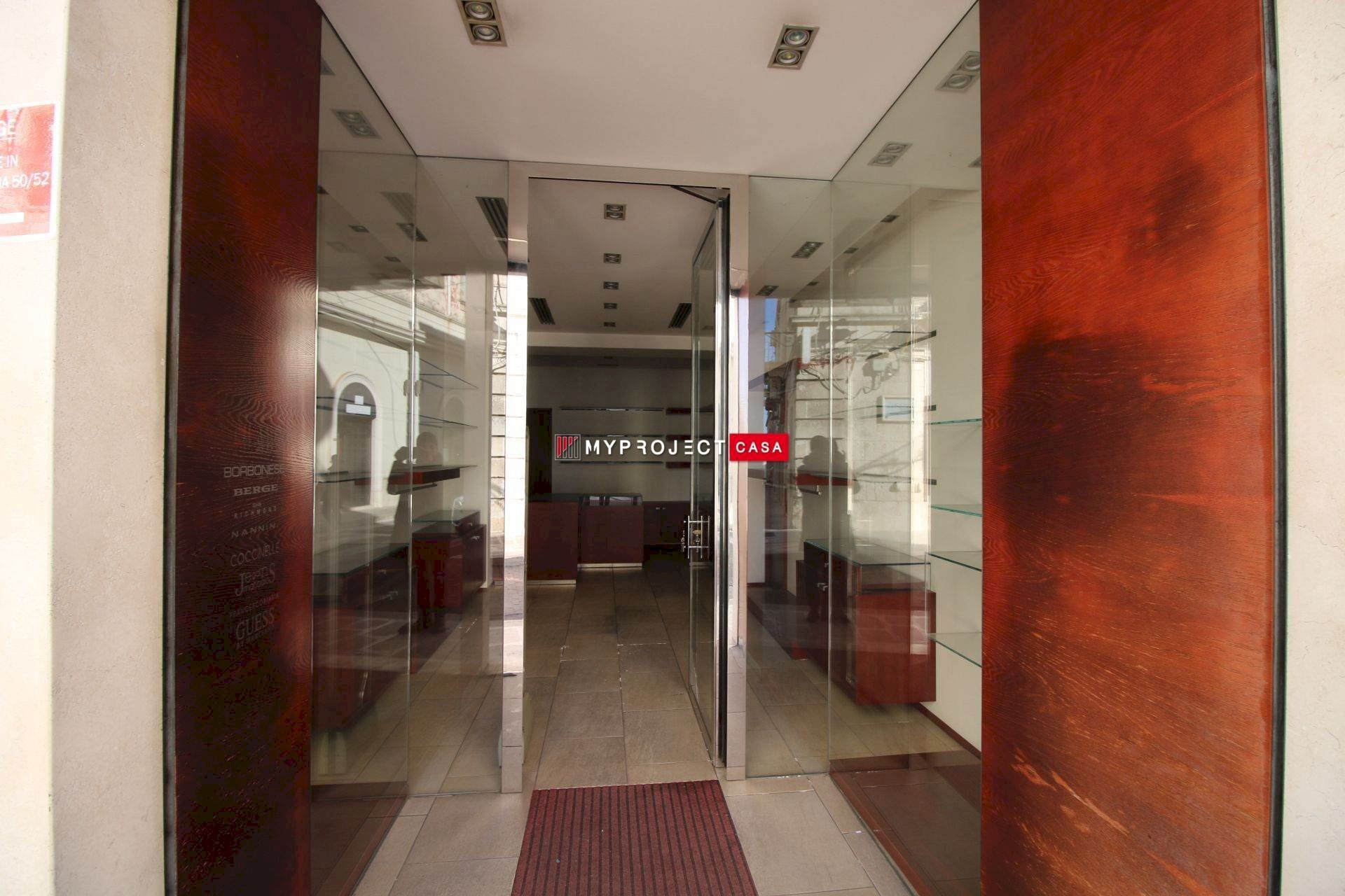 Shop Corso Messapia, Martina Franca - photo 2