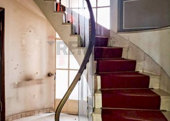 Scale - Villa Bifamiliare Corso della Repubblica
 
50-56, Frosinone - foto 2