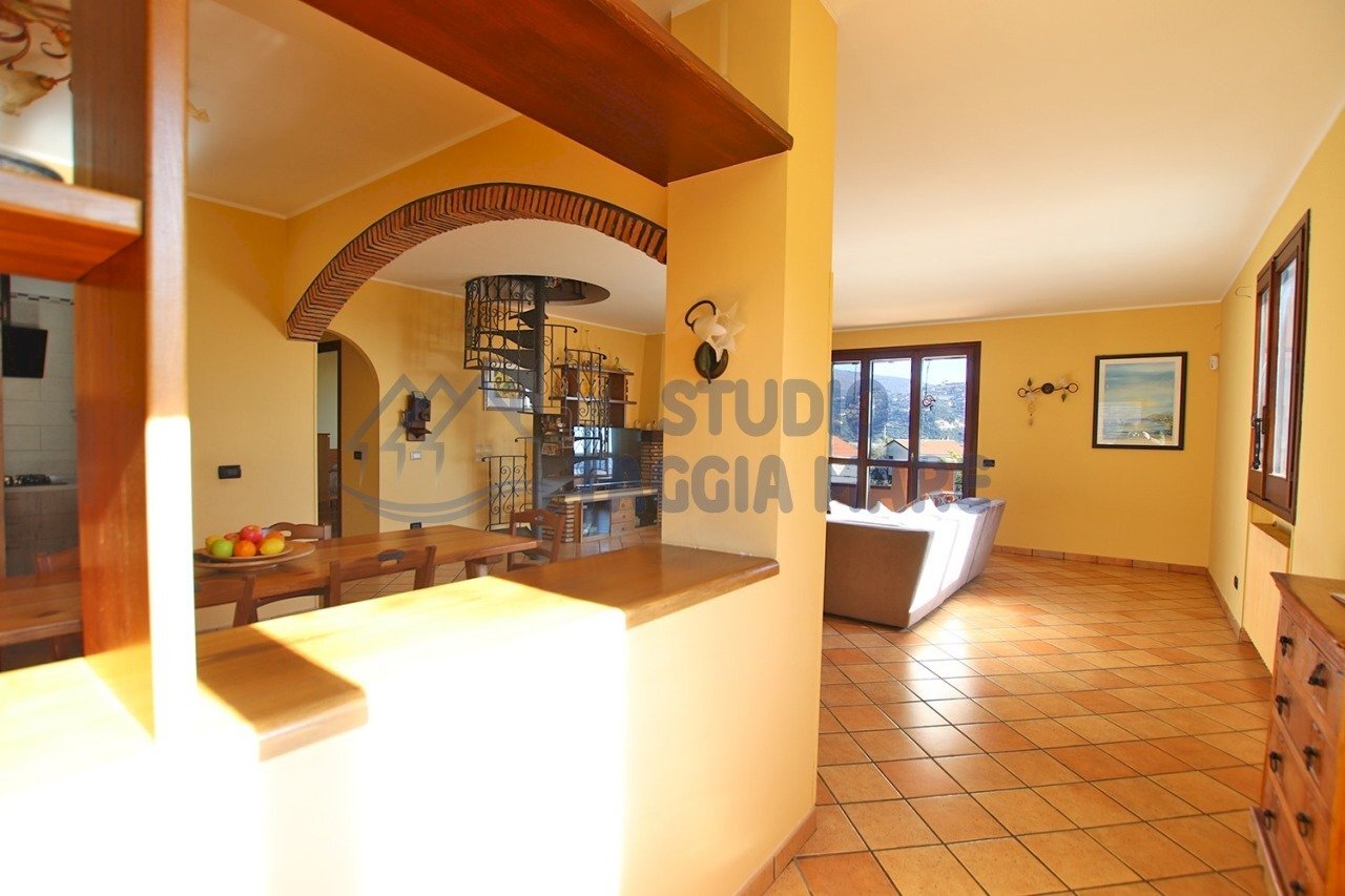 PHOTO-2025-12-10-15-22-37 3.jpg - Casa indipendente Taggia - foto 2