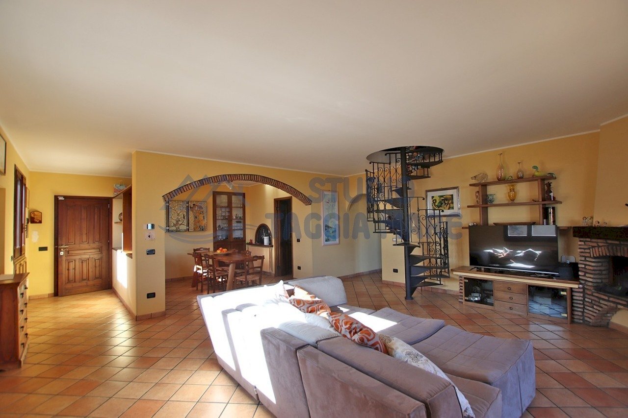 PHOTO-2025-12-10-15-22-38 2.jpg - Casa indipendente Taggia - foto 3