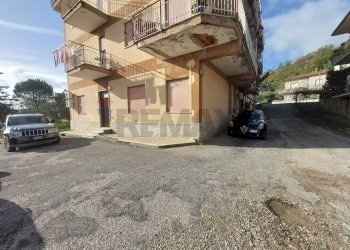 Edificio all\'aperto - Appartamento Santi Cosma e Damiano - foto 1