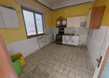 Cucina - Appartamento Santi Cosma e Damiano - foto 2