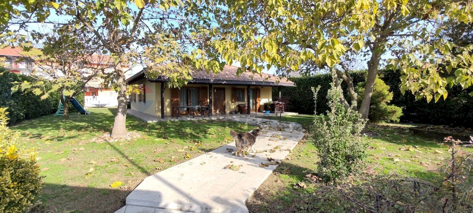 Giardino - Casa indipendente Bellinzago Novarese - foto 1