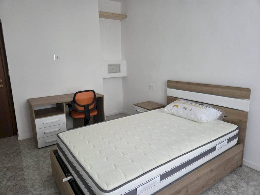 Camera da letto - Terreno non edificabile via DAMIANO CHIESA, 49, Sesto San Giovanni - foto 3