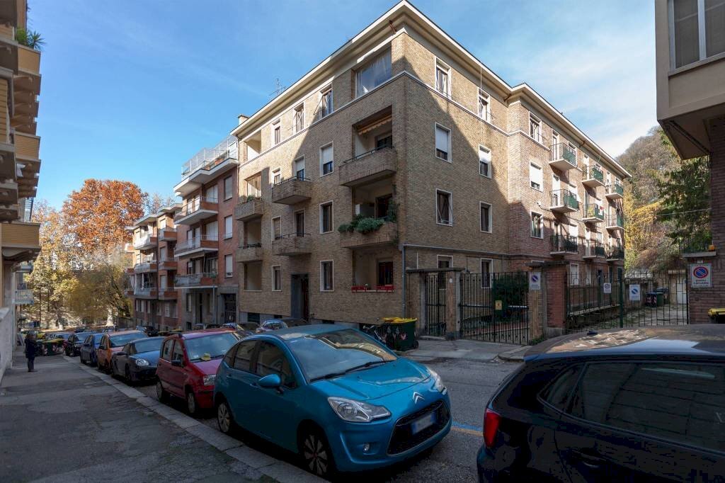 Facciata - Quadrilocale via Sommacampagna, 11, Torino (zona Borgo Po) - foto 3