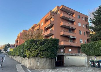 Facciata - Trilocale via Francesco Crispi, 66, Varese - foto 3