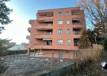 Facciata - Trilocale via Francesco Crispi, 66, Varese - foto 13