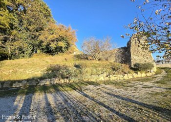 02.jpg - Casale San Benedetto Vecchio, Gubbio - photo 2