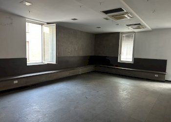 Locale commerciale - Palazzo Storico via Appia, 76, Imola - foto 2